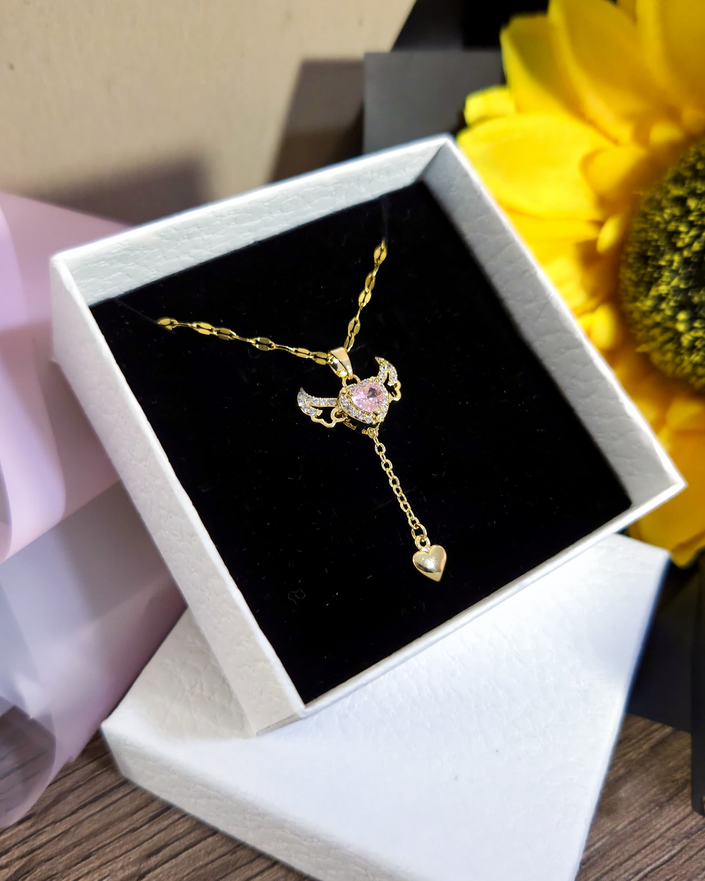 COLLAR CORAZON ALADO